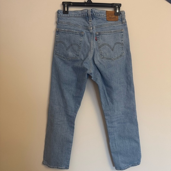 Levi’s Wedgie Straight Light Wash Distressed Jeans - women’s 27 - Picture 3 of 11